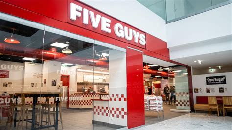 Five Guys deverá abrir o primeiro restaurante em。